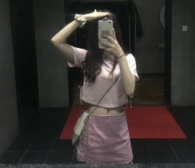 昆明性感年轻小姐姐奶大水好多